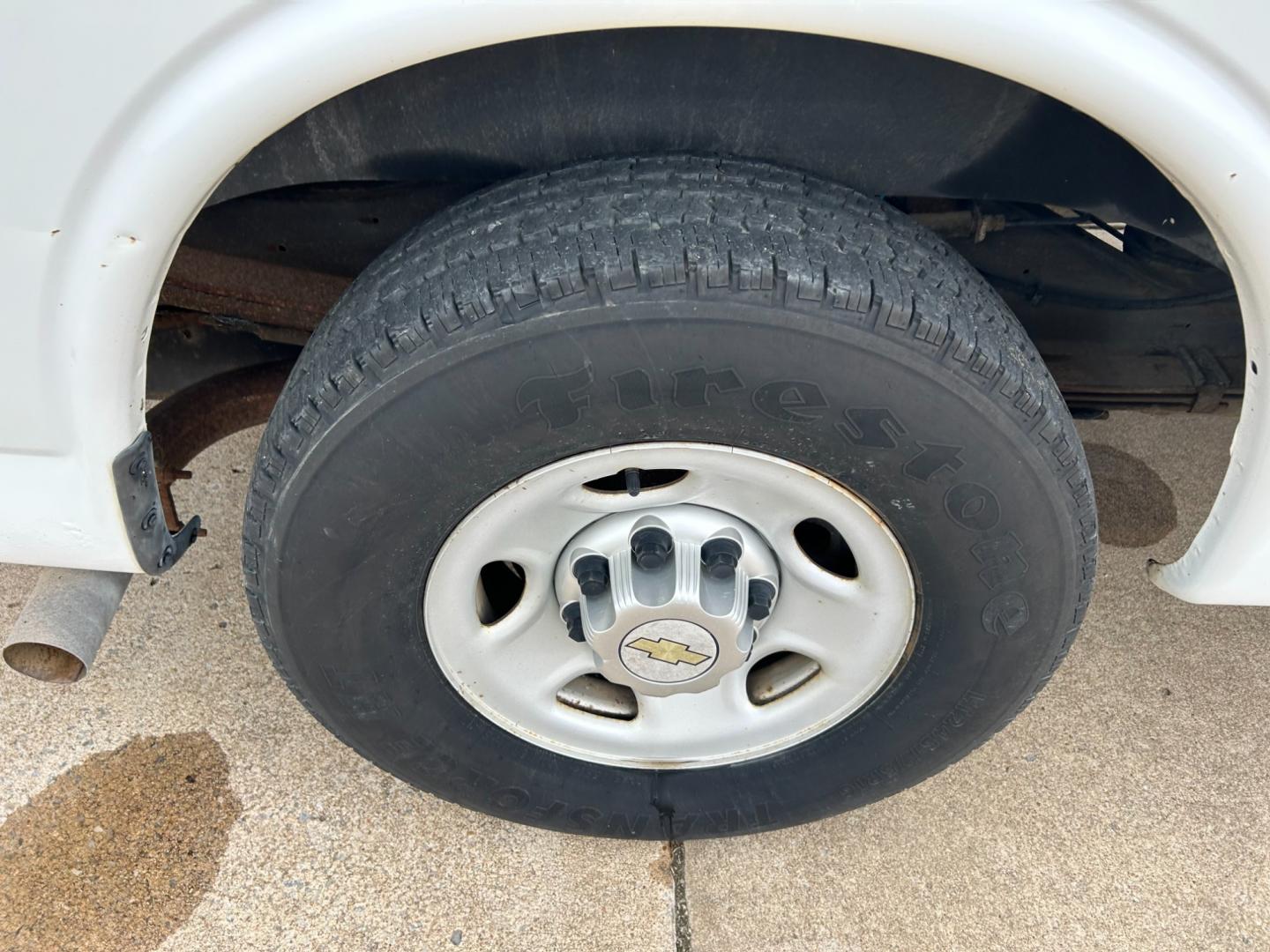 2011 White /Gray Chevrolet Express 2500 Cargo (1GCWGFCB9B1) with an 6.0L V8 DOHC 16V engine, 4-Speed Automatic transmission, located at 17760 Hwy 62, Morris, OK, 74445, (918) 733-4887, 35.609104, -95.877060 - Photo#25